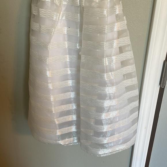 Girls white dress - Picture 2 of 7